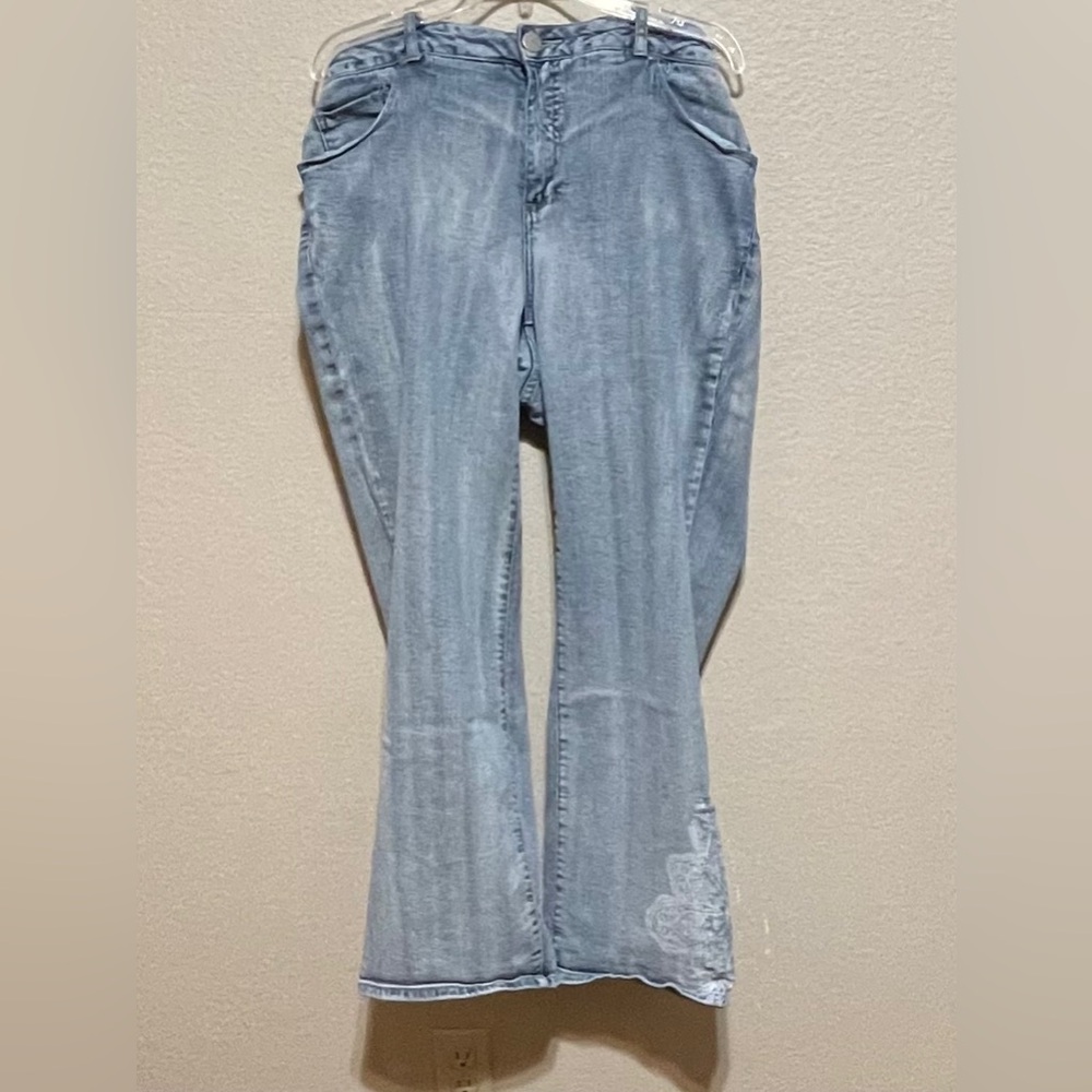 3/$15 Bundle sale Faded Glory Light Blue with White design Straight Leg Jeans